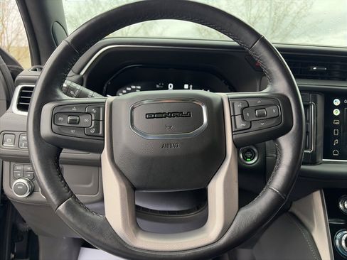 Used 2022 GMC Yukon XL Denali image 14