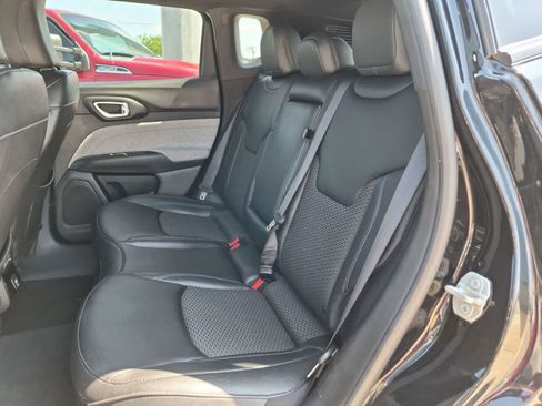 Used 2024 Jeep Compass Latitude AWD/4WD image 23