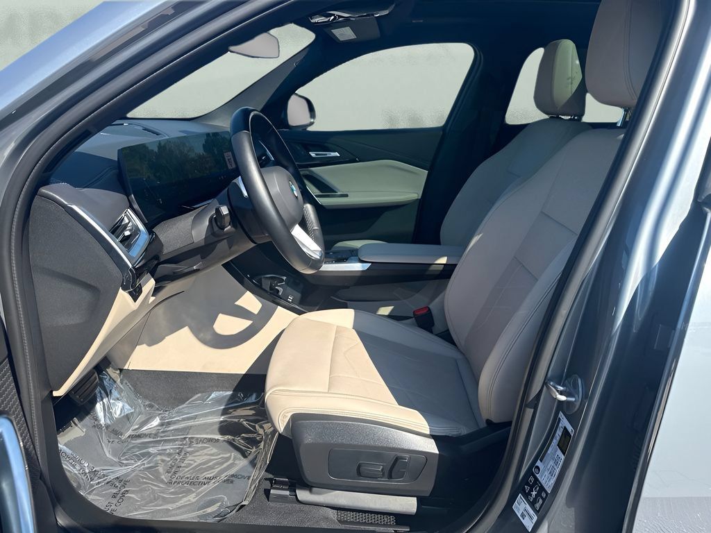 Used 2025 BMW X2 xDrive28i AWD/4WD image 9