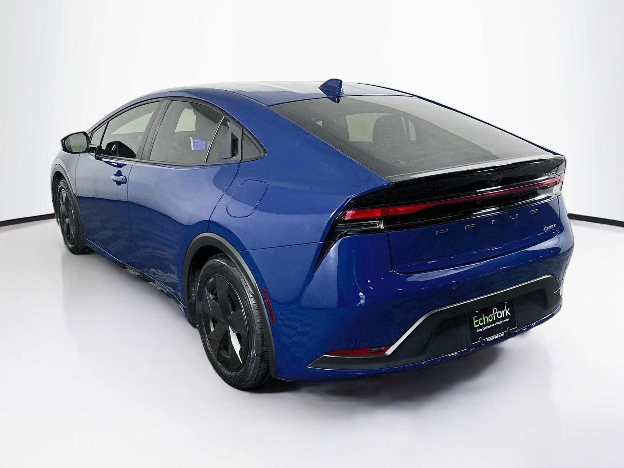 Used 2024 Toyota Prius LE FWD image 5