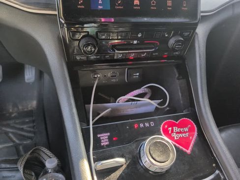 Used 2022 Jeep Grand Cherokee L Limited w/ Black Appearance Package AWD/4WD image 11