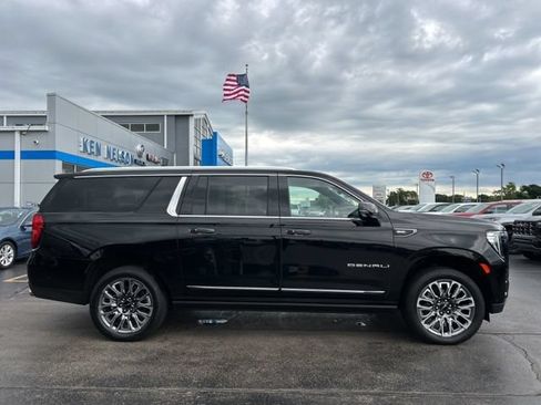 Used 2024 GMC Yukon XL Denali Ultimate w/ LPO, Floor Liner Package AWD/4WD image 16