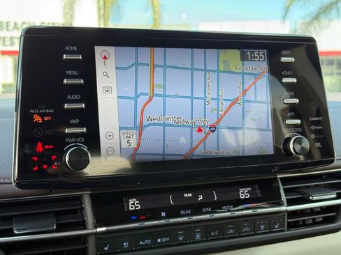 Certified 2024 Toyota Sienna Platinum image 29