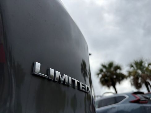 Used 2020 Jeep Cherokee Limited image 11