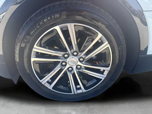 Used 2024 Cadillac Lyriq Luxury w/ LPO, Floor Liner Package AWD/4WD image 9