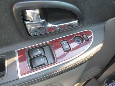 Used 2005 Buick Terraza CX image 14