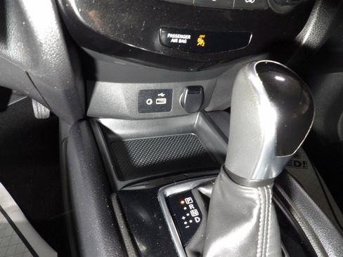 Used 2021 Nissan Rogue Sport S image 11