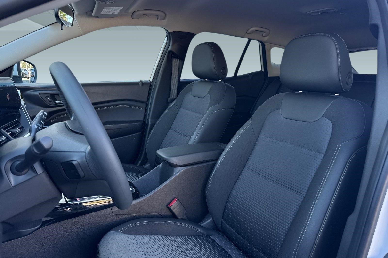 Used 2025 Chevrolet Trax LT FWD image 5