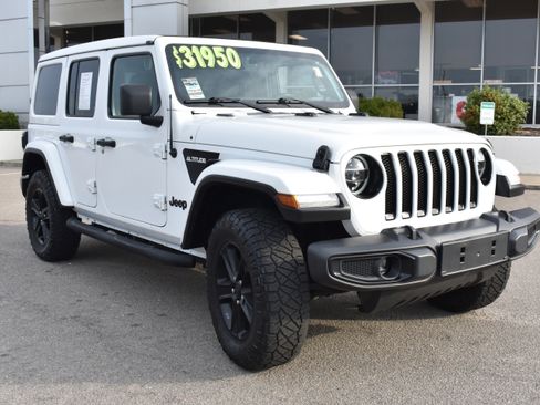 Used 2019 Jeep Wrangler Unlimited Sahara image 3