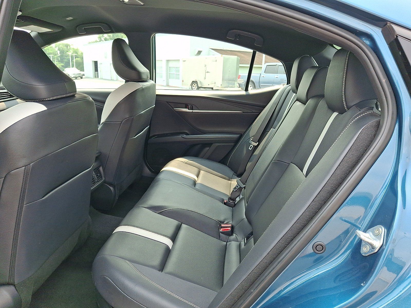 Used 2025 Toyota Camry SE FWD image 11