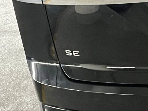 Used 2022 Volkswagen Atlas Cross Sport SE image 34