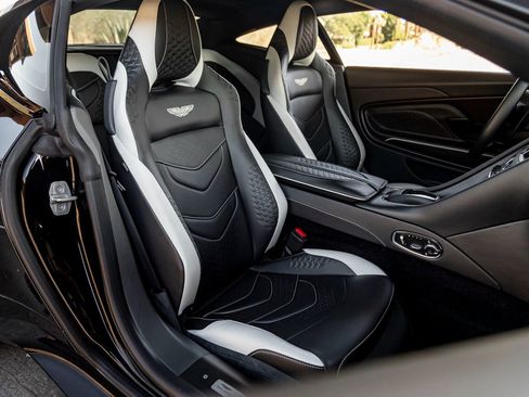 Used 2022 Aston Martin DBS Superleggera RWD image 22