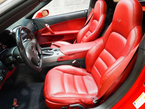 Used 2006 Chevrolet Corvette Coupe w/ Preferred Equipment Group RWD image 43