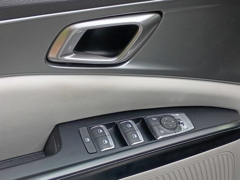 Used 2022 Kia Carnival LX FWD image 14