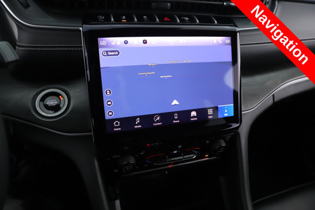 Used 2025 Jeep Grand Cherokee L Limited AWD/4WD image 5