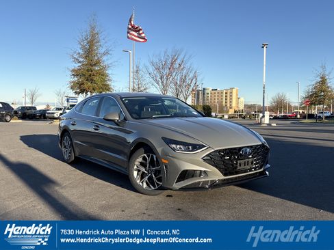 Used 2023 Hyundai Sonata SEL image 1