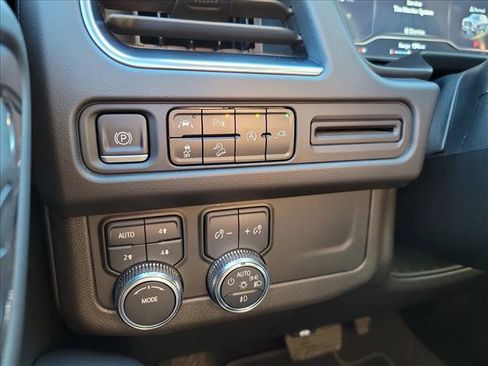 Used 2022 GMC Yukon XL AT4 image 21