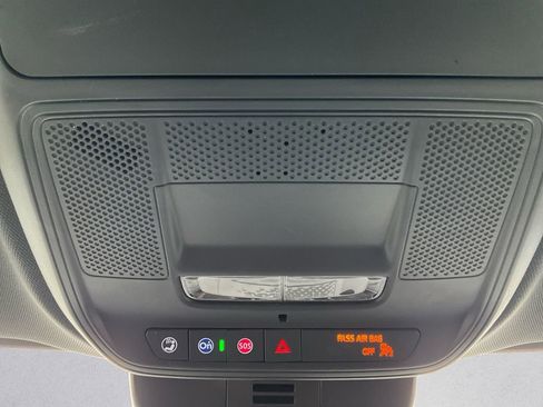 Used 2025 GMC Acadia Elevation image 11