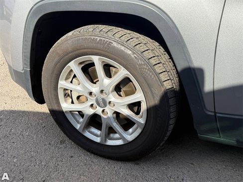 Used 2016 Jeep Cherokee Latitude image 6