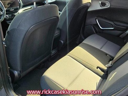 Used 2023 Kia Soul S FWD image 11