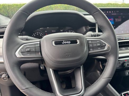Used 2025 Jeep Compass Limited AWD/4WD image 29