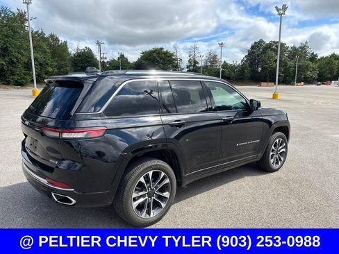 Used 2023 Jeep Grand Cherokee Overland w/ Luxury Tech Group IV AWD/4WD image 7