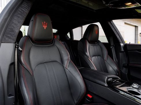 Used 2022 Maserati Quattroporte Modena image 42