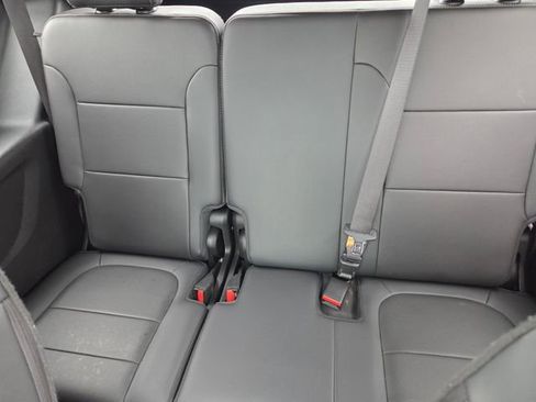 Used 2023 Chevrolet Traverse Premier FWD image 8