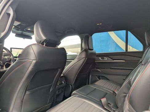 Used 2025 Ford Explorer ST-Line w/ ST-Line Street Pack image 29