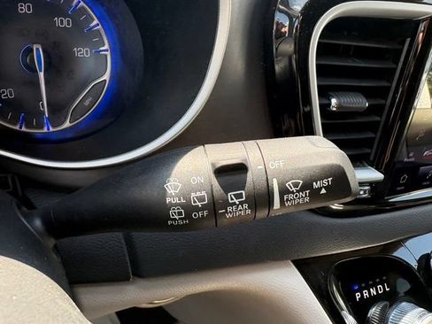 Used 2024 Chrysler Pacifica Touring-L FWD image 36