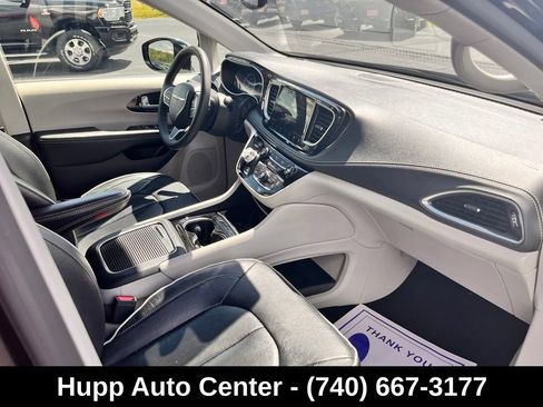 Used 2023 Chrysler Pacifica Limited FWD image 12