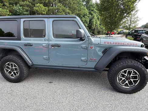 Used 2025 Jeep Wrangler Unlimited Rubicon AWD/4WD image 7