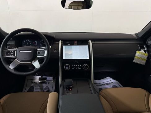 New 2026 Land Rover Discovery Dynamic SE image 21