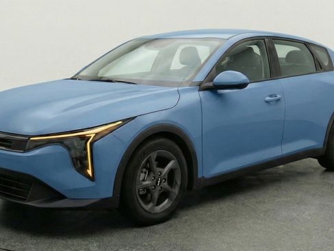 Used 2025 Kia K4 LXS image 3