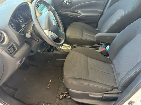 Used 2017 Nissan Versa SV w/ SV Special Edition Package FWD image 9