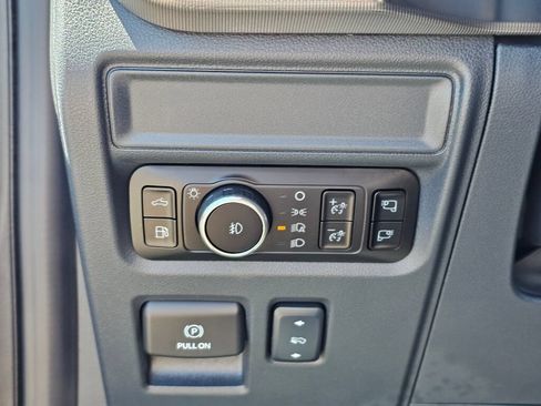 Used 2025 Ford F150 Platinum AWD/4WD image 37