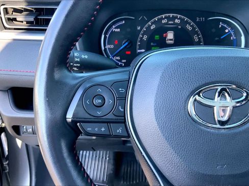 Used 2022 Toyota RAV4 SE w/ Weather & Moonroof Package image 24