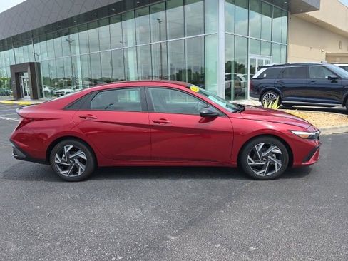 Certified 2025 Hyundai Elantra Sport FWD image 18
