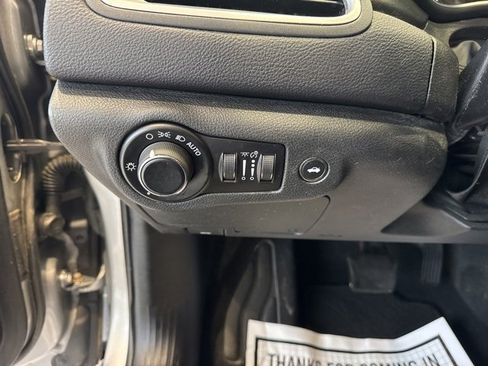 Used 2015 Chrysler 200 Limited w/ Convenience Group image 17