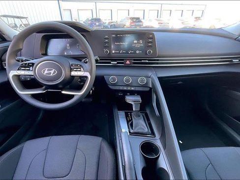 New 2026 Hyundai Elantra SE FWD image 5