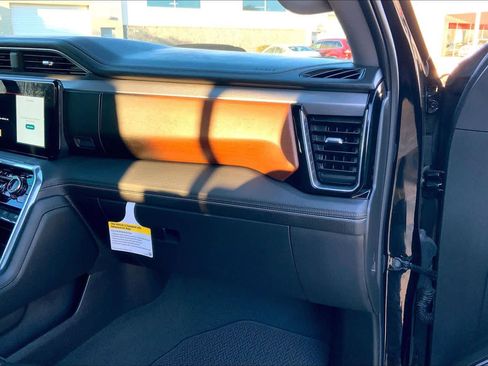 Used 2024 GMC Sierra 1500 Denali w/ Technology Package image 17