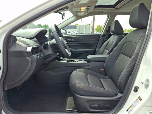 Certified 2024 Nissan Altima 2.5 SV w/ SV Premium Package FWD image 14