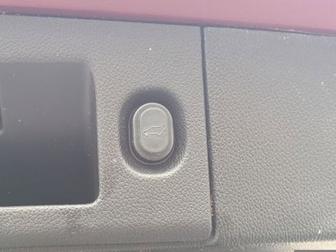 Used 2018 Cadillac Escalade Premium Luxury image 14