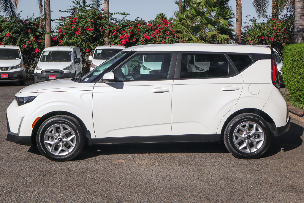 Used 2025 Kia Soul LX w/ LX Technology Package FWD image 5