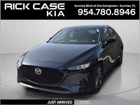 Used 2022 MAZDA MAZDA3 s FWD image 1