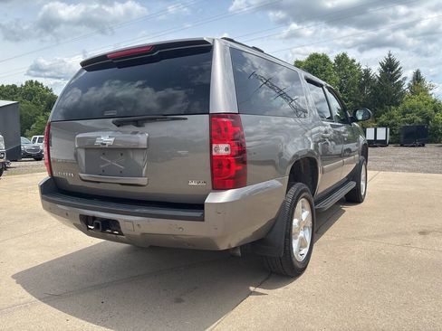 Used 2007 Chevrolet Suburban LT w/ LT Preferred Equipment Group AWD/4WD image 3