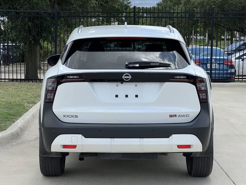 Used 2025 Nissan Kicks SR AWD/4WD image 4