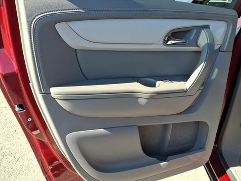 Used 2016 Chevrolet Traverse LT w/ Style and Technology Package image 20
