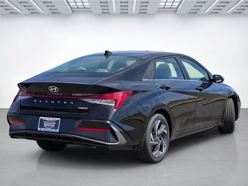 New 2026 Hyundai Elantra Limited FWD image 4