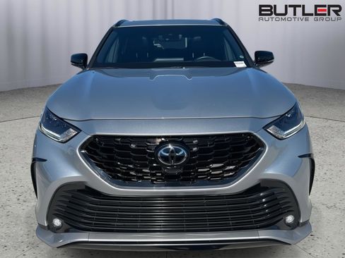 Used 2024 Toyota Highlander XSE image 2